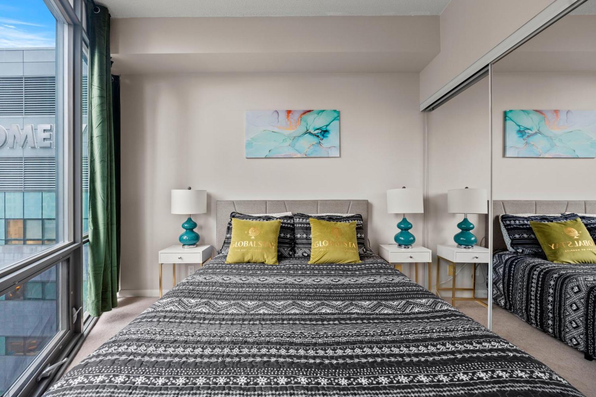 Globalstay. Burano Condos In Downtown Торонто Экстерьер фото