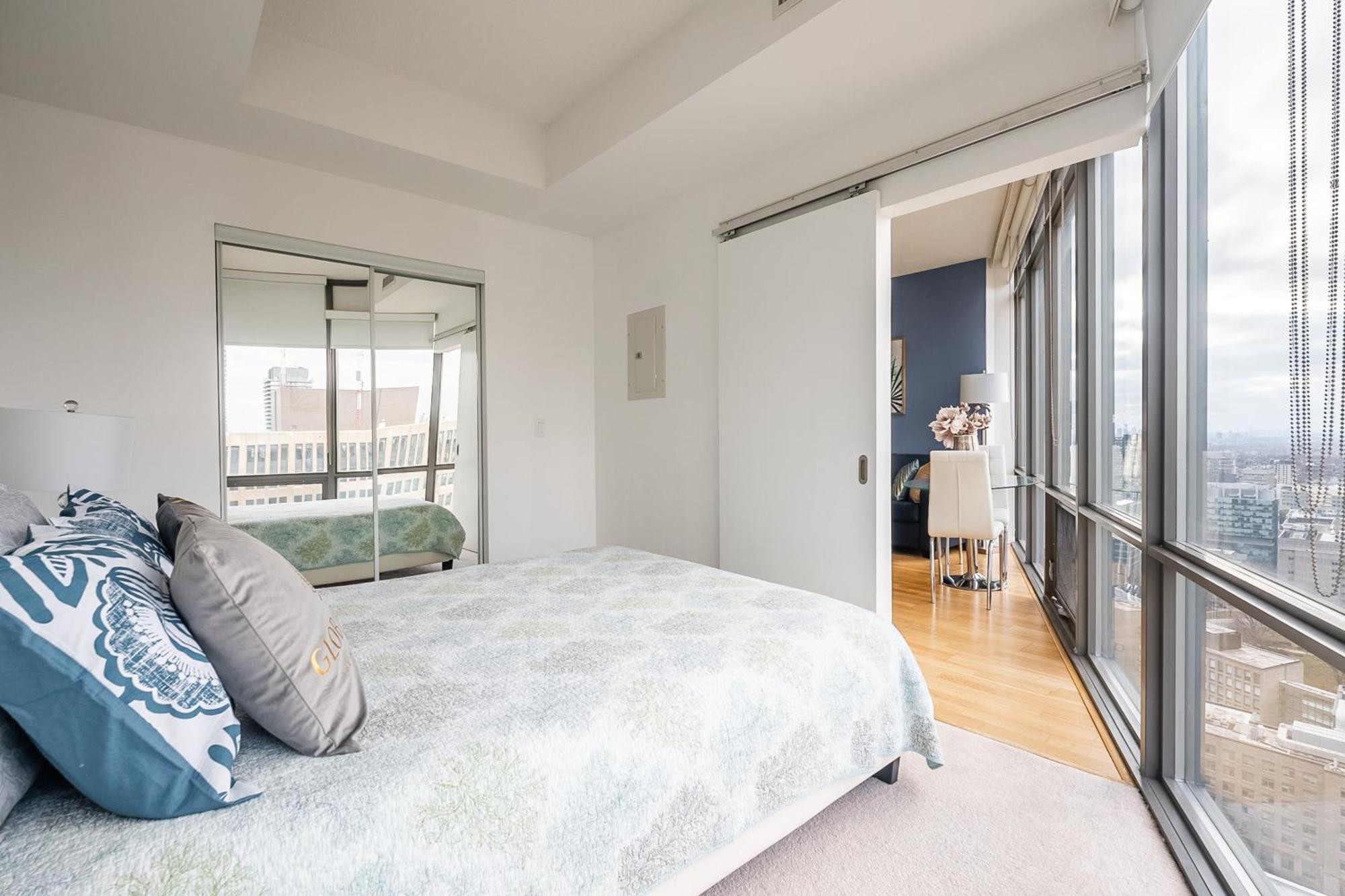 Globalstay. Burano Condos In Downtown Торонто Экстерьер фото